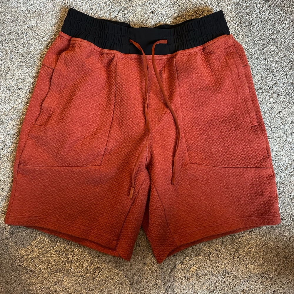 Men’s Lululemon At East Short size small Heathered Aztec Brick / black